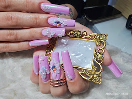 Uñas de diseño navideño en Gleny Nails